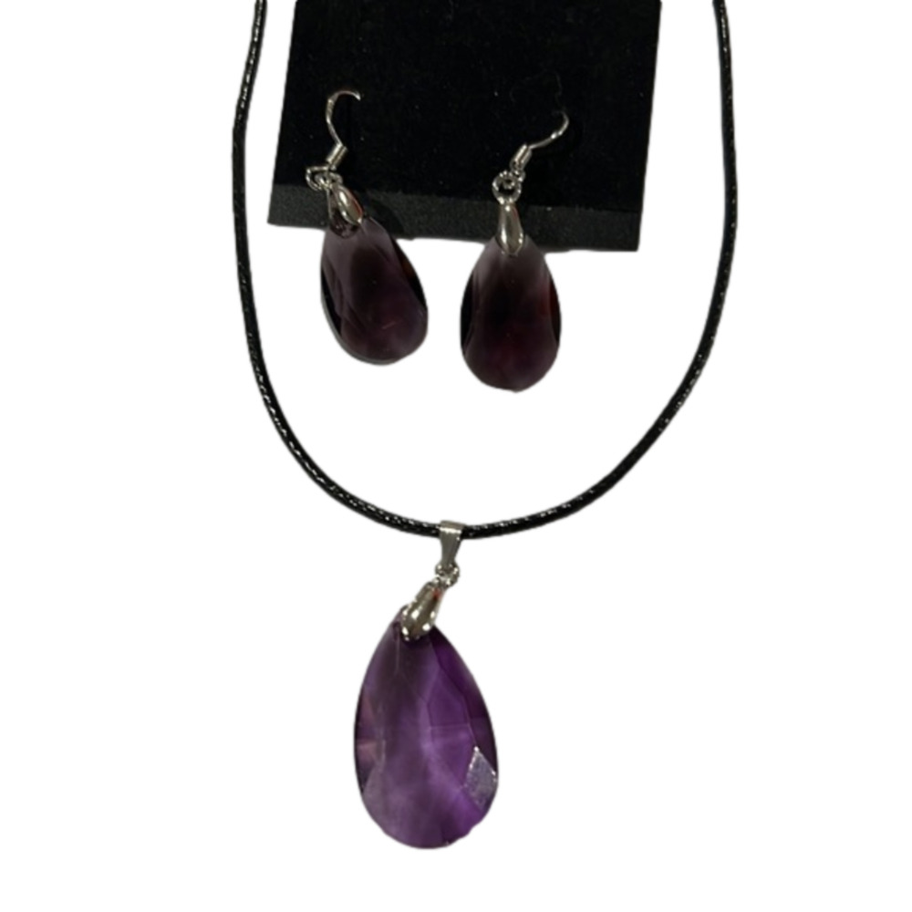 CRYSTAL necklace & drop earrings. Pretty in purple!
